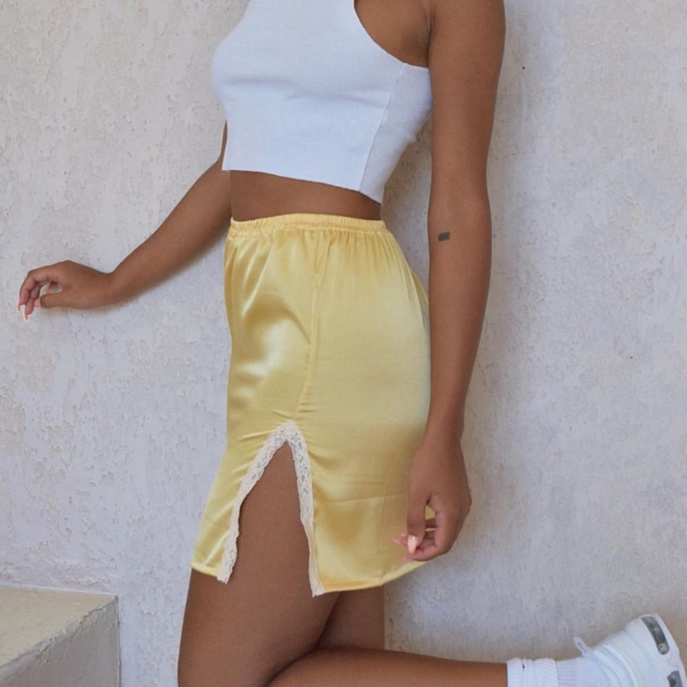BARE MINIMALE YELLOW SKIRT